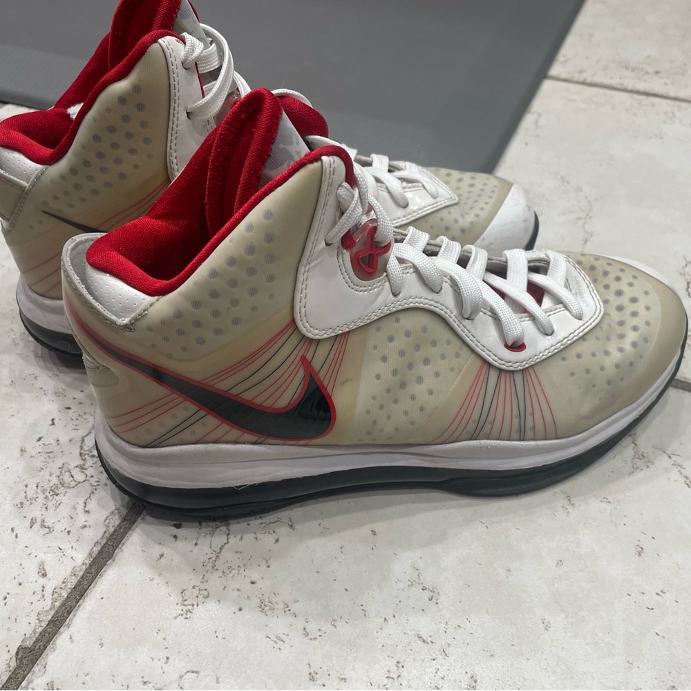 Nike Lebron VIII GS Size 7Y White Concord Red Basketball Shoes Sneakers